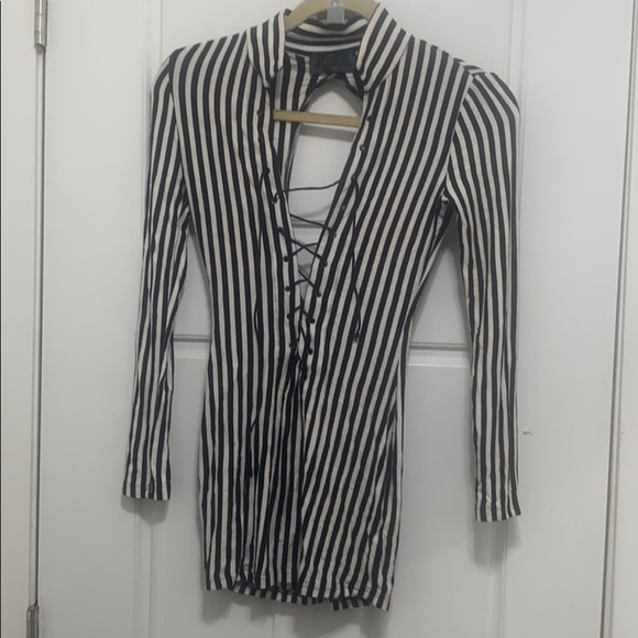 Guess top♦️SOLD♦️SOLD♦️ - Picture 1 of 8